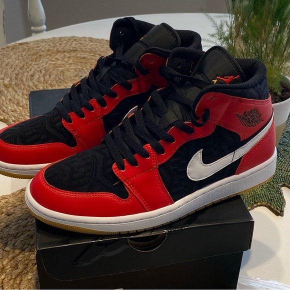 Nike Air Jordan 1 Mid SE Tennis Shoe NIB - Picture 5 of 12